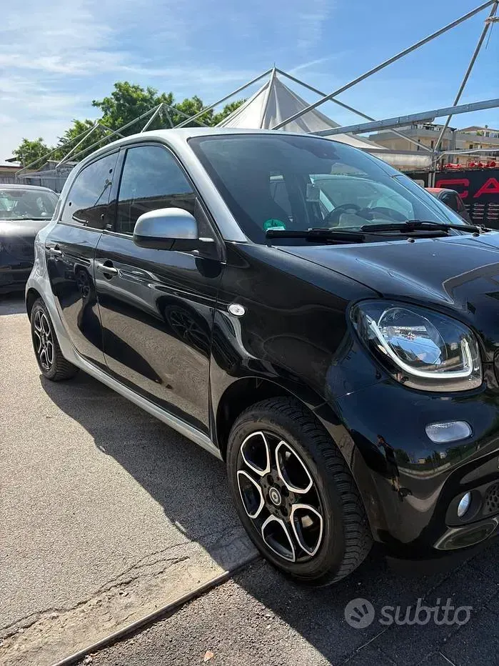 Usata Smart ForFour Prime 90 CV (66 kW) 2017 Nero Utilitaria