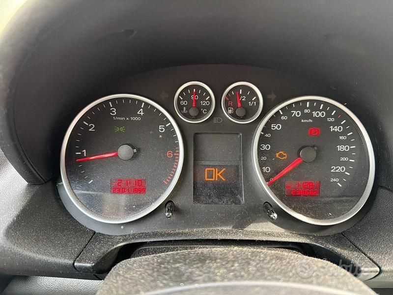 Usata Audi A2 75 CV (55 kW) 2000 Grigio Utilitaria