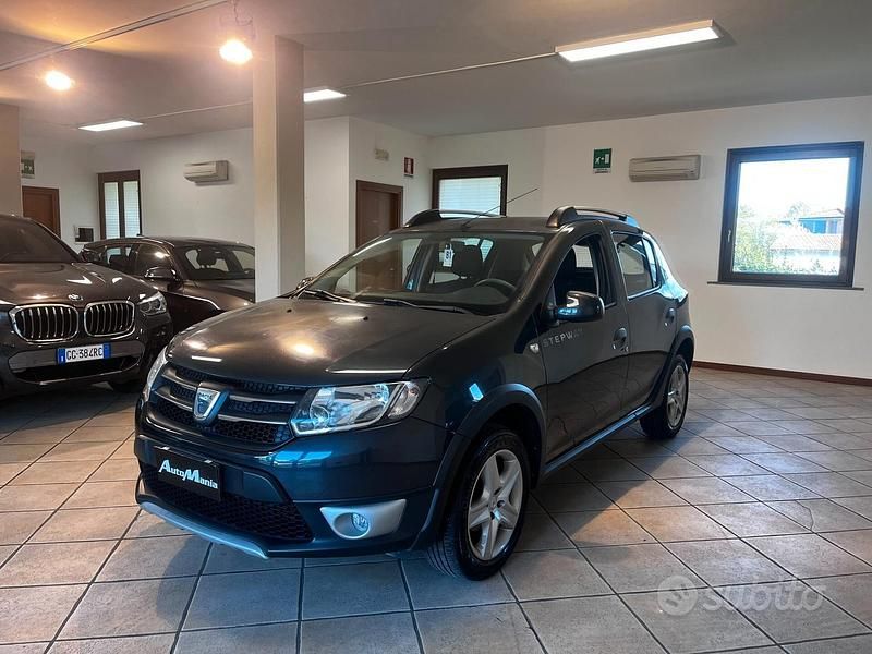 Usata Dacia Sandero Stepway 90 CV (66 kW) 2016 Grigio Berlina