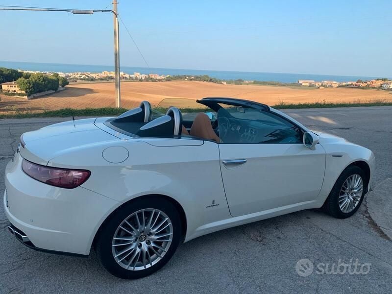 Usata Alfa Romeo Spider 170 CV (125 kW) 2009 Bianco Cabrio