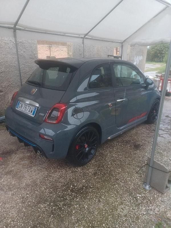 Grigio Usata 2023 Abarth 595 Due volumi | 20.500 € (Ottimo prezzo) - Immagine 1/3
