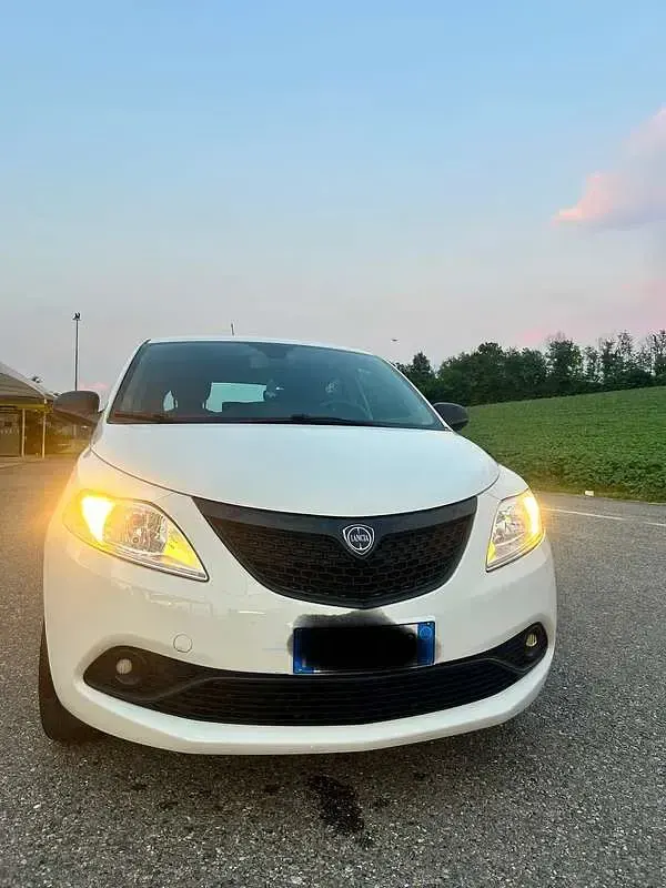 Usata Lancia Ypsilon 69 CV (50 kW) 2015 Utilitaria