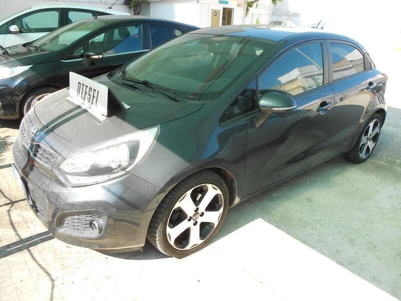 Usata Kia Rio 90 CV (66 kW) 2015 Nero Berlina