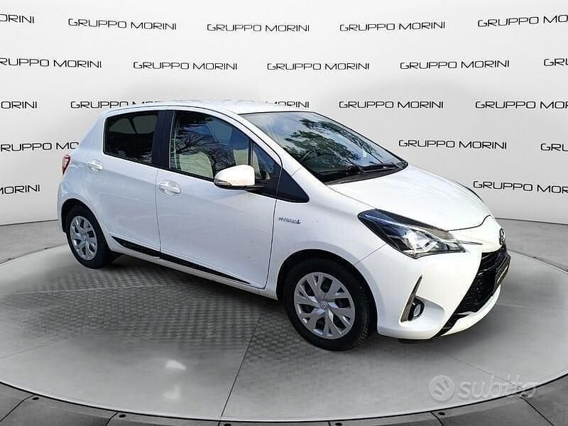 Usata Toyota Yaris Hybrid Cool 101 CV (74 kW) 2018 Bianco Berlina