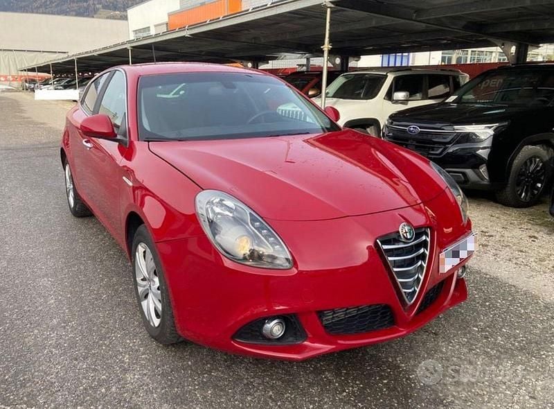 Rosso Usata 2016 Alfa Romeo Giulietta Distinctive Tre volumi | 7990 € (Super prezzo) - Immagine 1/4