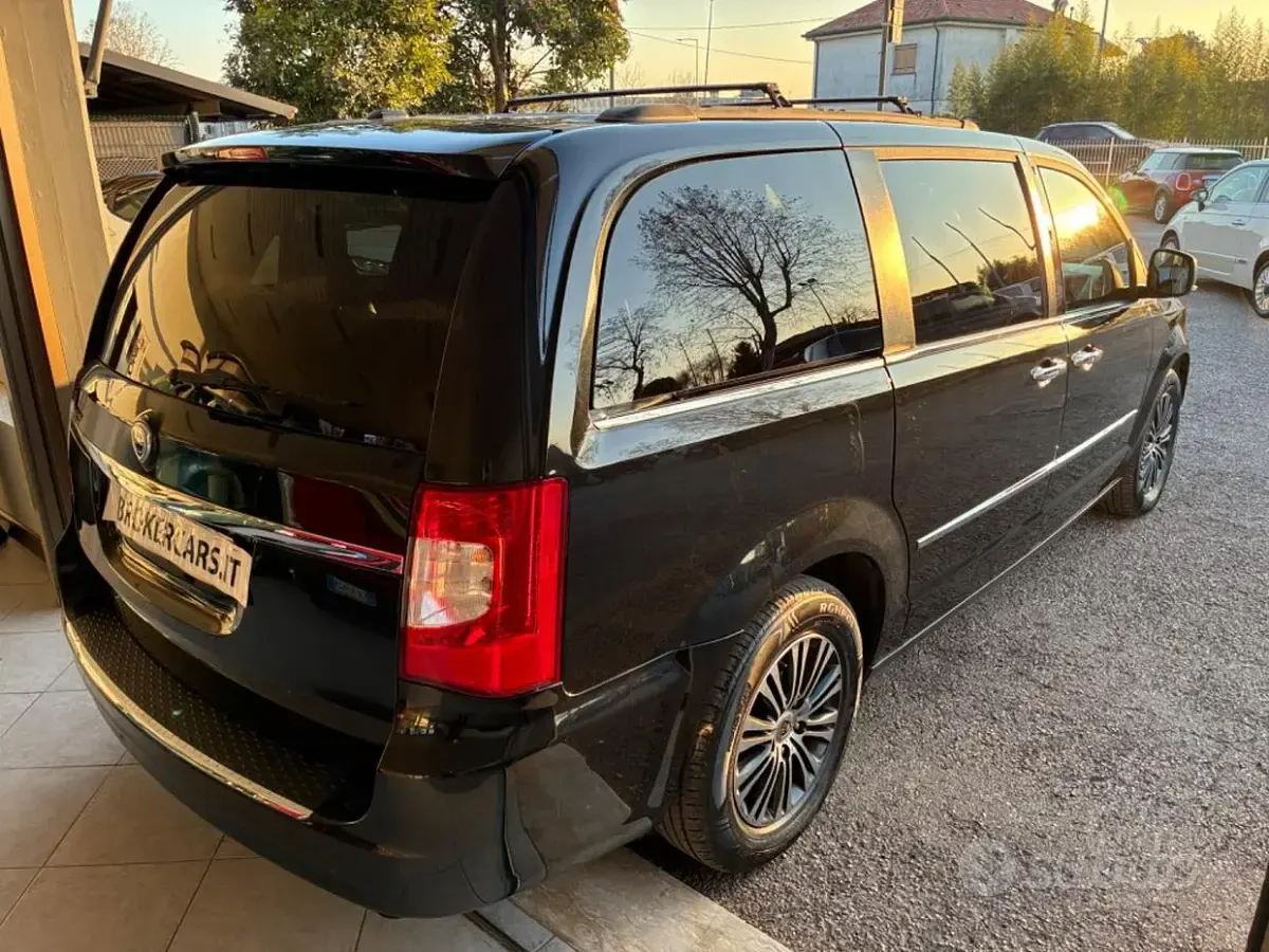 Usata Lancia Voyager S 177 CV (130 kW) 2015 Nero Monovolume