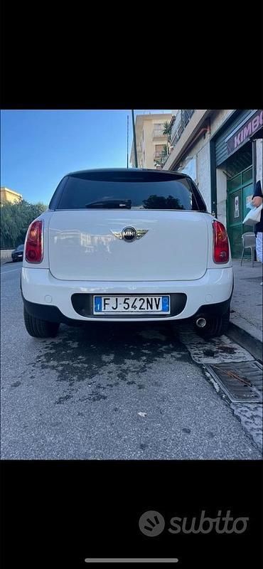 Usata Mini One Countryman 122 CV (89 kW) 2012 Bianco SUV