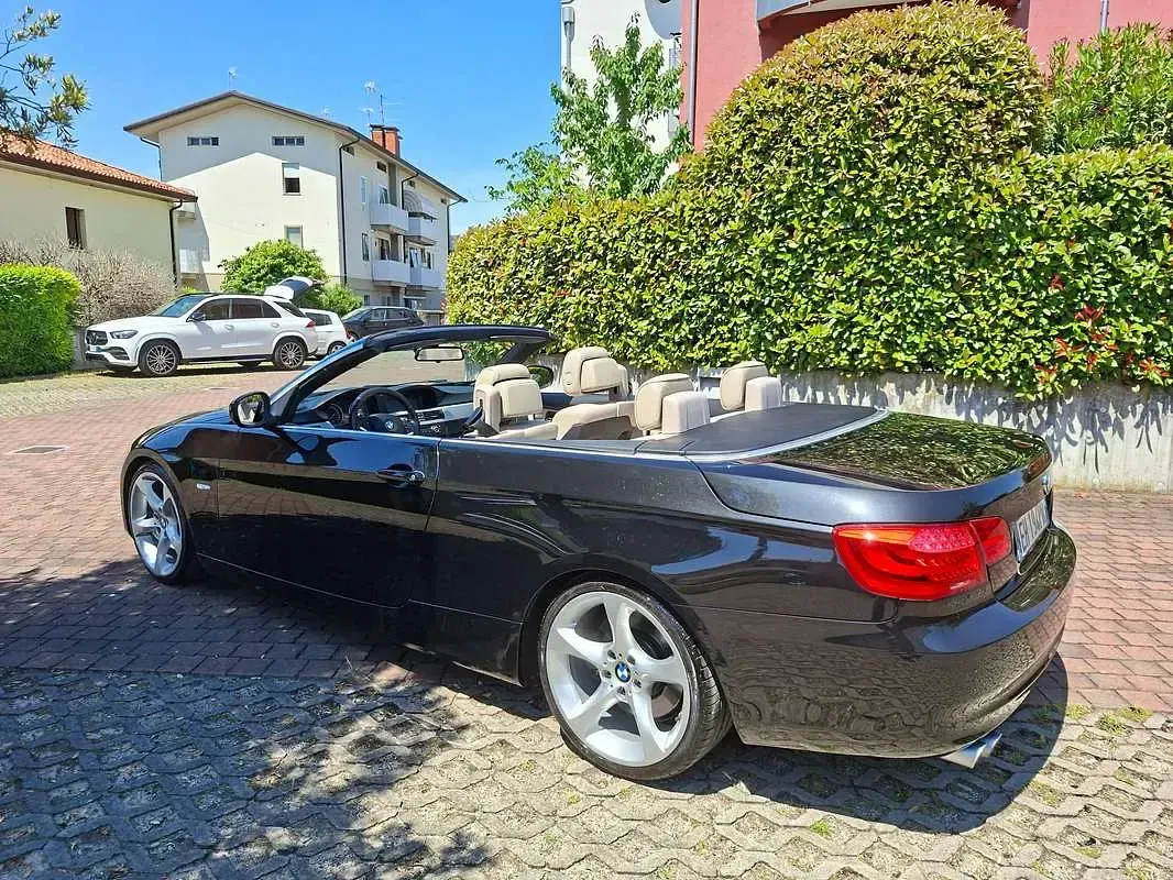 Usata BMW 330 Cabriolet 245 CV (180 kW) 2011 Nero Cabrio