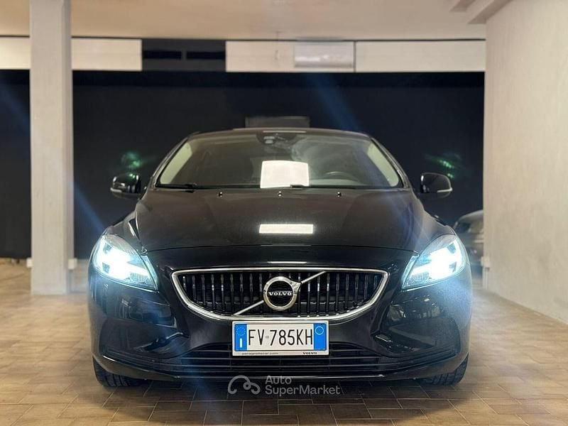 Usata Volvo V40 R-Design 120 CV (88 kW) 2019 Nero Station wagon