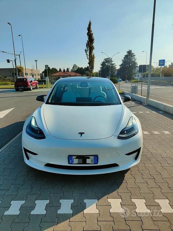 Usata Tesla Model 3 RWD 208 kW (283 CV) 2023 Bianco Berlina