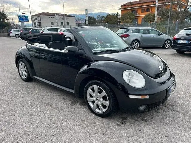 Usata VW New Beetle 105 CV (77 kW) 2007 Nero Utilitaria