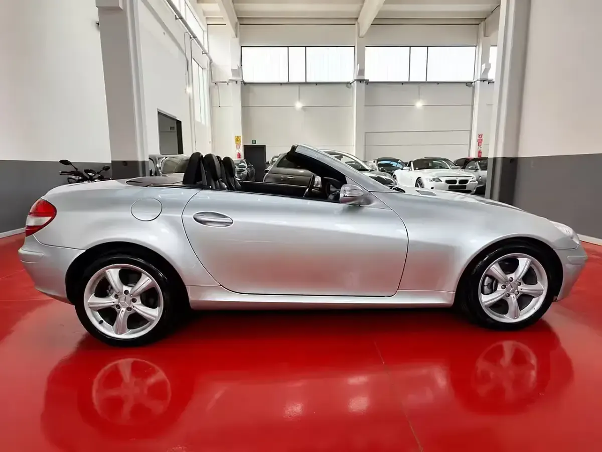 Usata Mercedes SLK200 163 CV (119 kW) 2006 Argento Cabrio