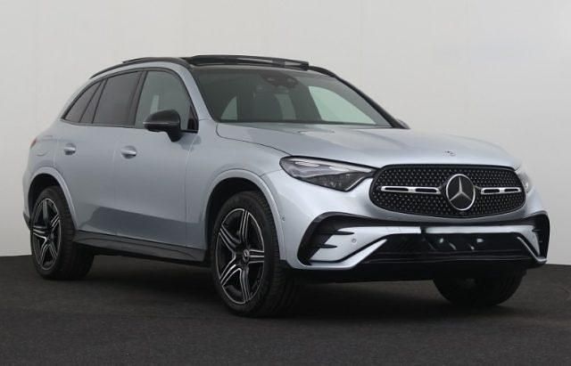 Usata Mercedes GLC300e AMG 245 CV (180 kW) 2023 Grigio SUV