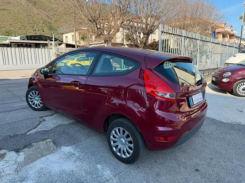 Usata Ford Fiesta 70 CV (51 kW) 2010 Rosso Utilitaria