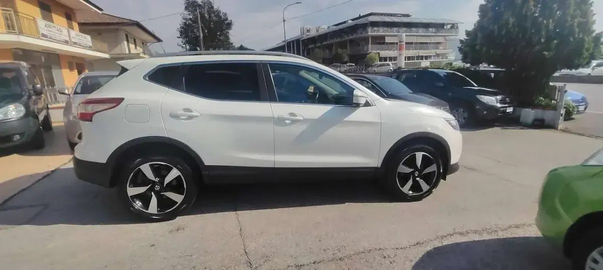 Usata Nissan Qashqai N-Connecta 116 CV (85 kW) 2017 Bianco SUV