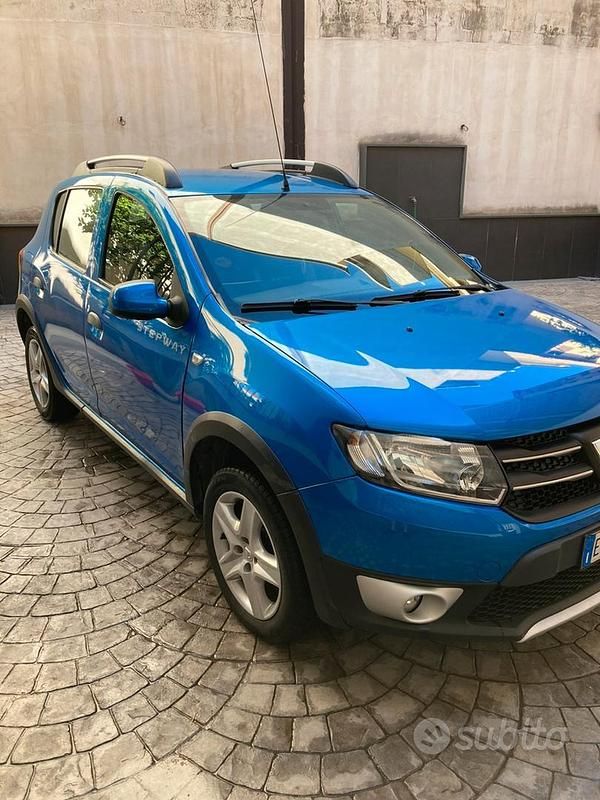Usata Dacia Sandero Prestige 90 CV (66 kW) 2013 Blu Berlina