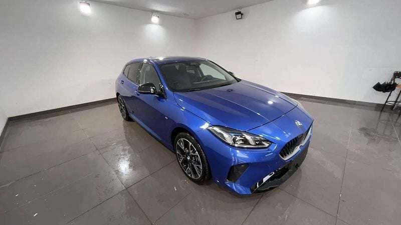 Blu/azzurro Usata 2025 BMW 118 M Sport Due volumi | 33.700 € (Buon prezzo) - Immagine 1/4