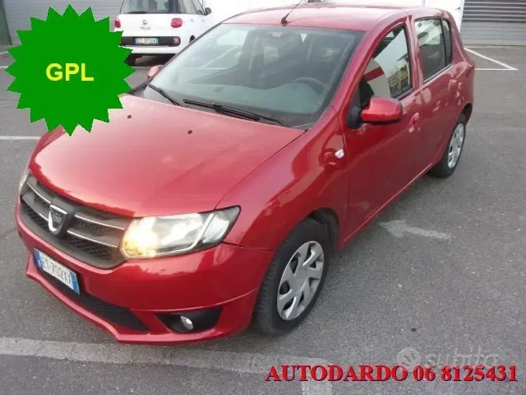 Usata Dacia Sandero Ambiance 75 CV (55 kW) 2014 Berlina