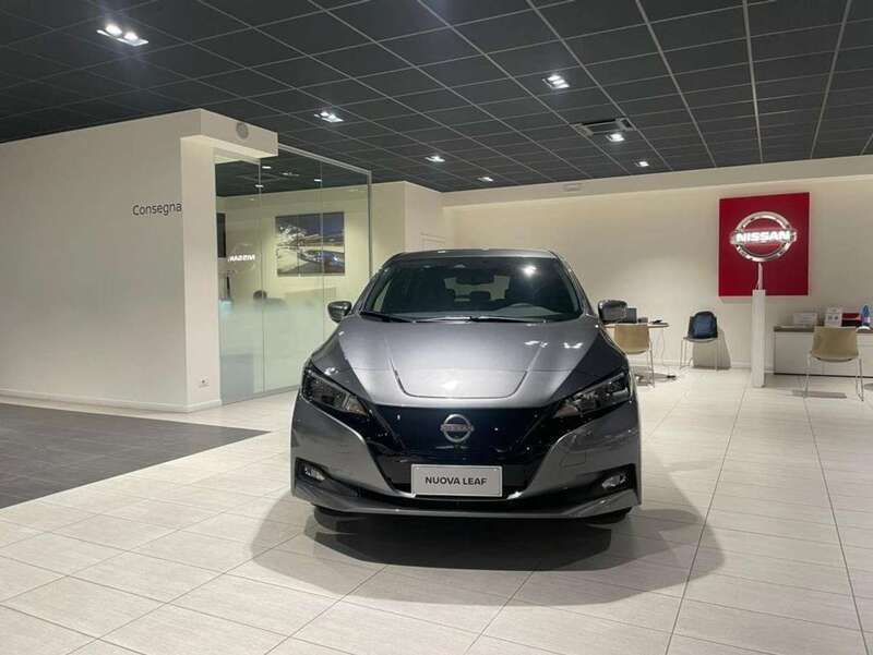 Usata Nissan Leaf N-Connecta 89 kW (122 CV) 2024 Grigio Utilitaria