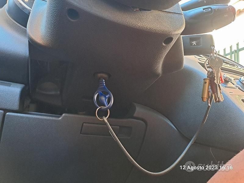 Usata Peugeot 5008 150 CV (110 kW) 2010 Nero Monovolume