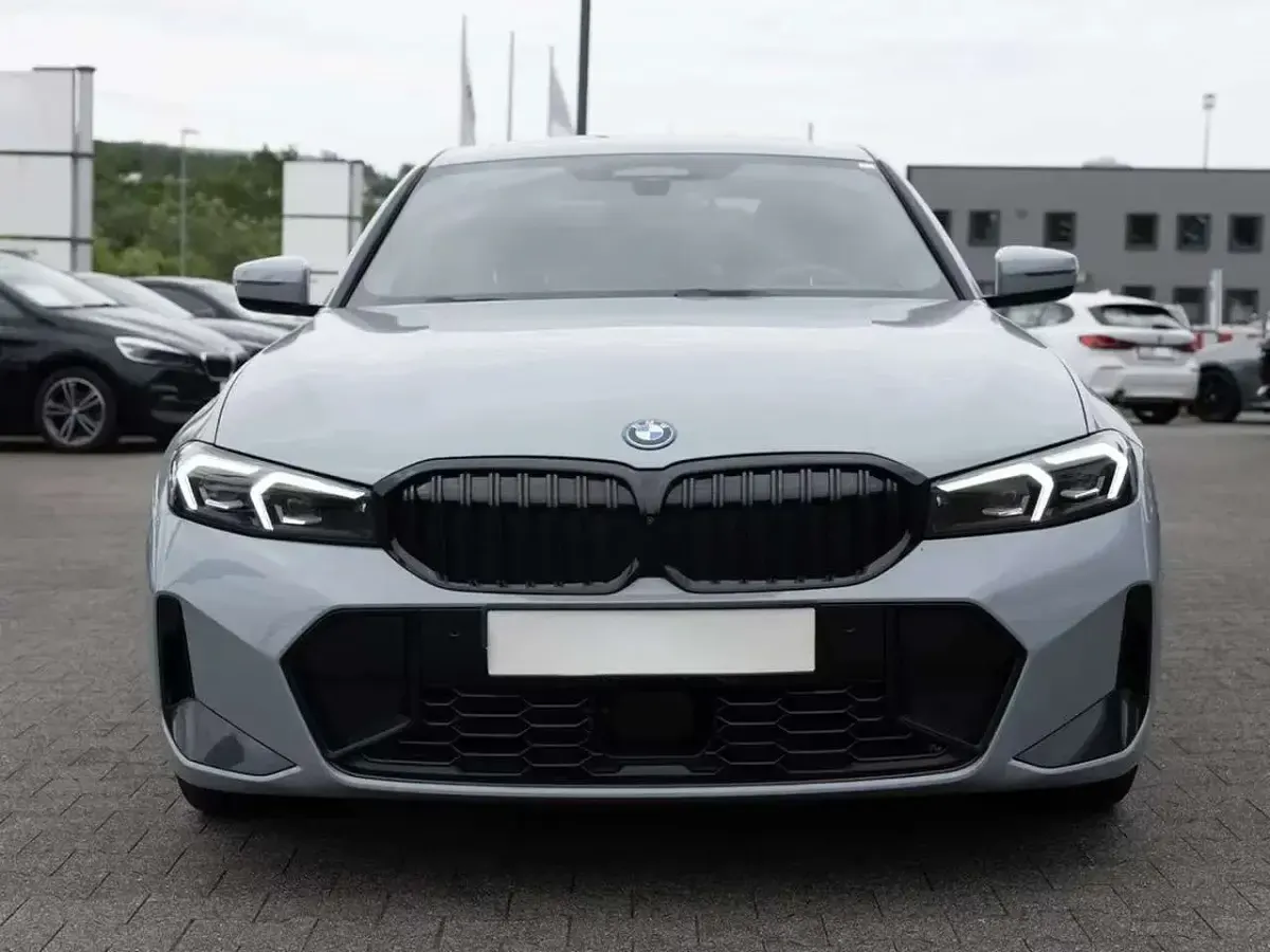 Usata BMW 330e M Sport 292 CV (214 kW) 2025 Grigio Berlina