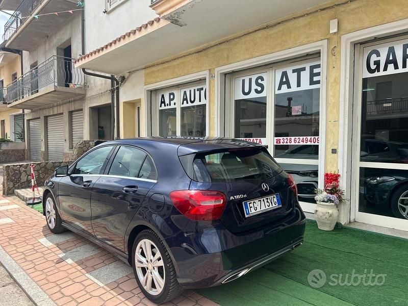 Usata Mercedes A180 Premium 109 CV (80 kW) 2017 Blu Berlina