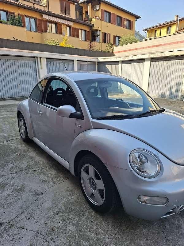 Grigio Usata 2002 VW Beetle Berlina | 3500 € (Buon prezzo) - Immagine 1/4