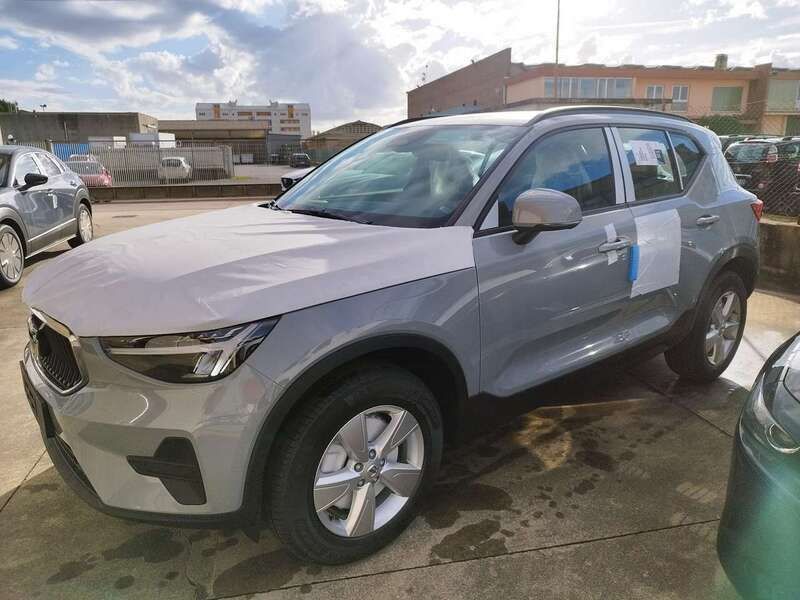 Usata Volvo XC40 163 CV (119 kW) 2024 Vapour grey SUV