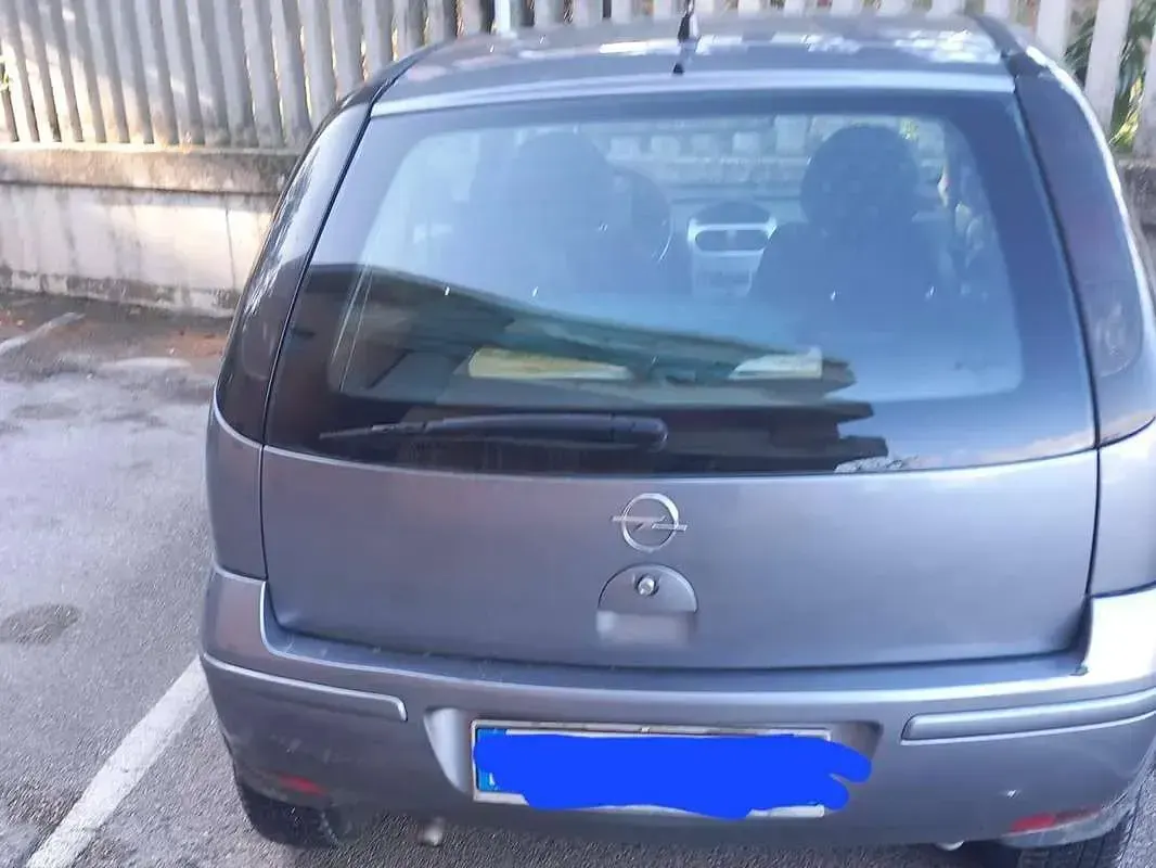 Usata Opel Corsa 65 CV (47 kW) 2004 Grigio Utilitaria