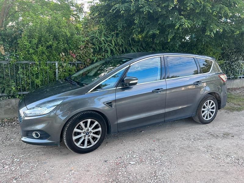 Grigio Usata 2017 Ford S-MAX S Monovolume | 13.500 € (Buon prezzo) - Immagine 1/3