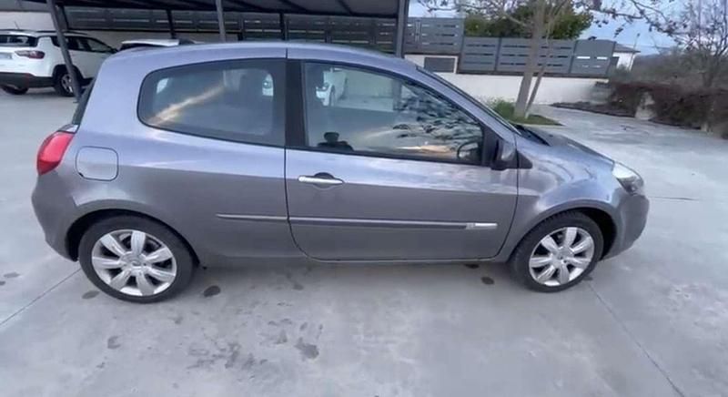 Usata Renault Clio II Luxe 103 CV (75 kW) 2009 Berlina