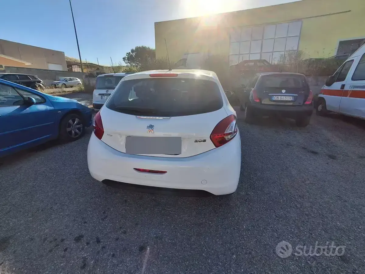 Usata Peugeot 208 Active 82 CV (60 kW) 2014 Bianco Utilitaria