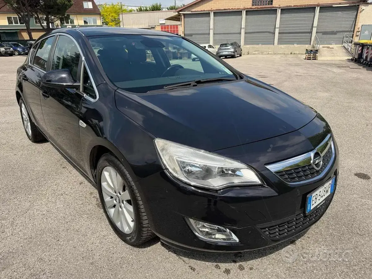 Usata Opel Astra 125 CV (91 kW) 2010 Berlina