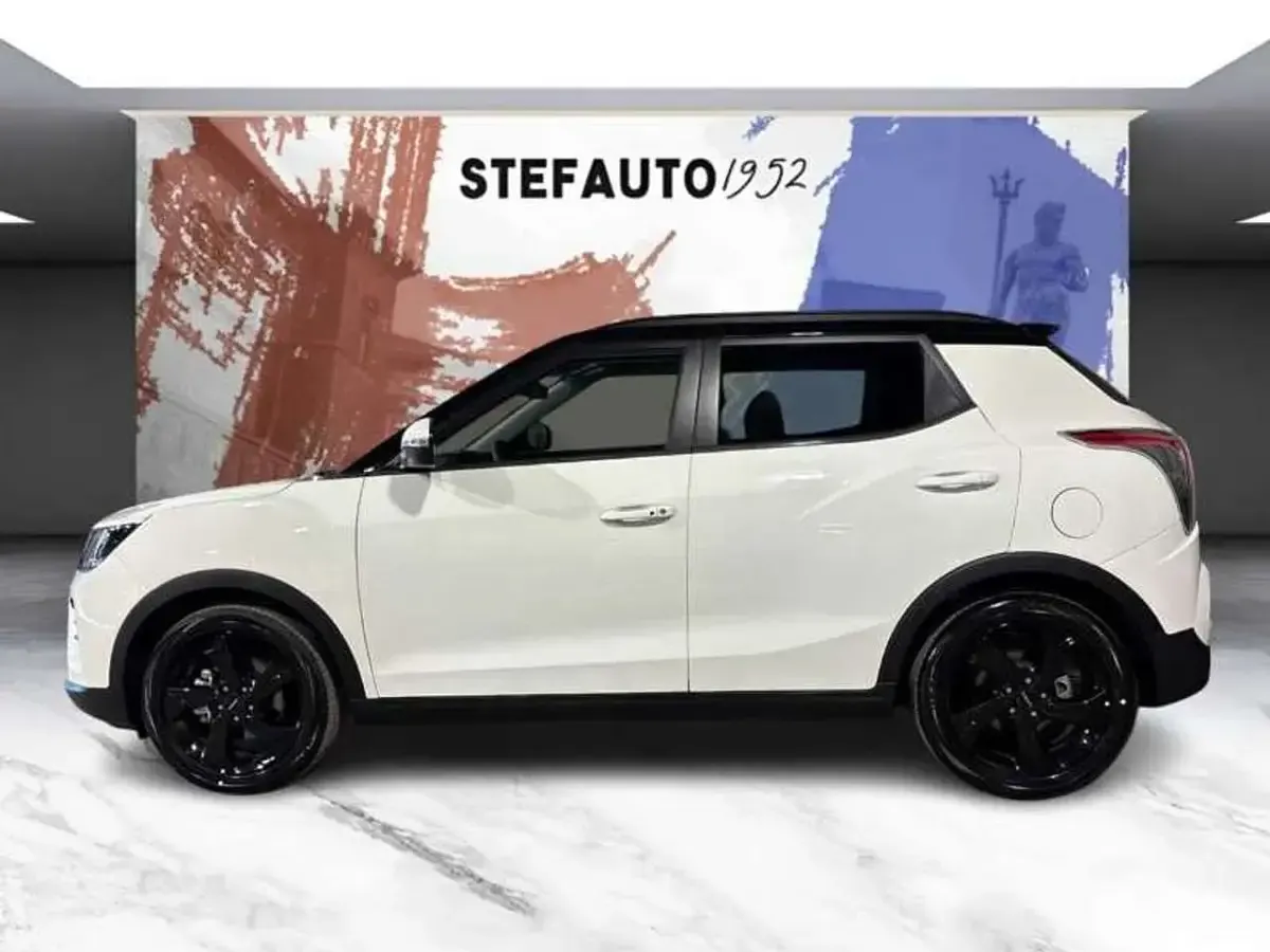 Nuova KGM Tivoli 163 CV (119 kW) 2026 Grand white con tetto e spoile SUV