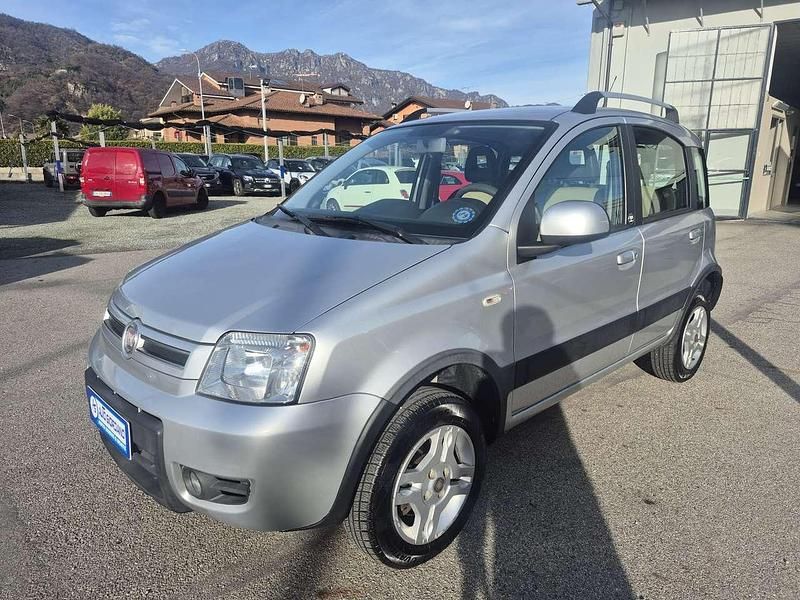 Usata Fiat Panda 4x4 75 CV (55 kW) 2011 Argento Utilitaria