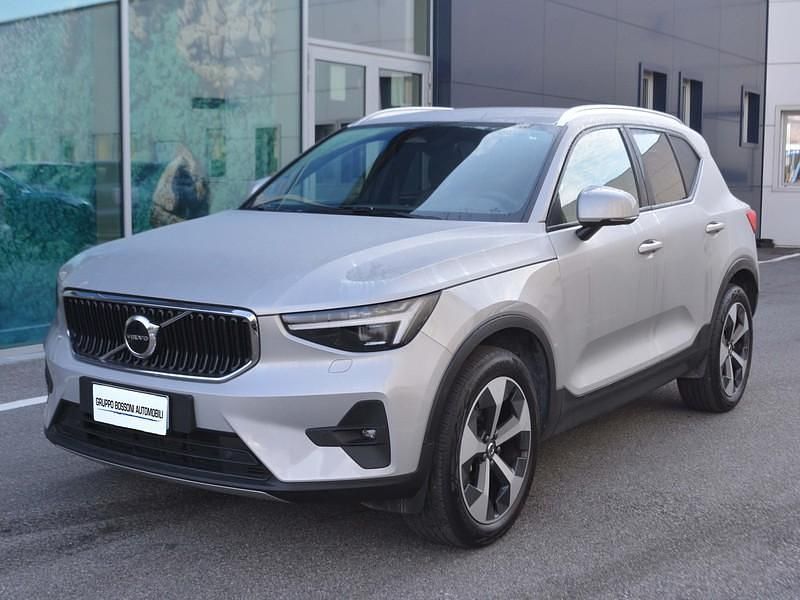 Grigio Usata 2025 Volvo XC40 Core SUV | 34.900 € (Molto cara) - Immagine 1/4