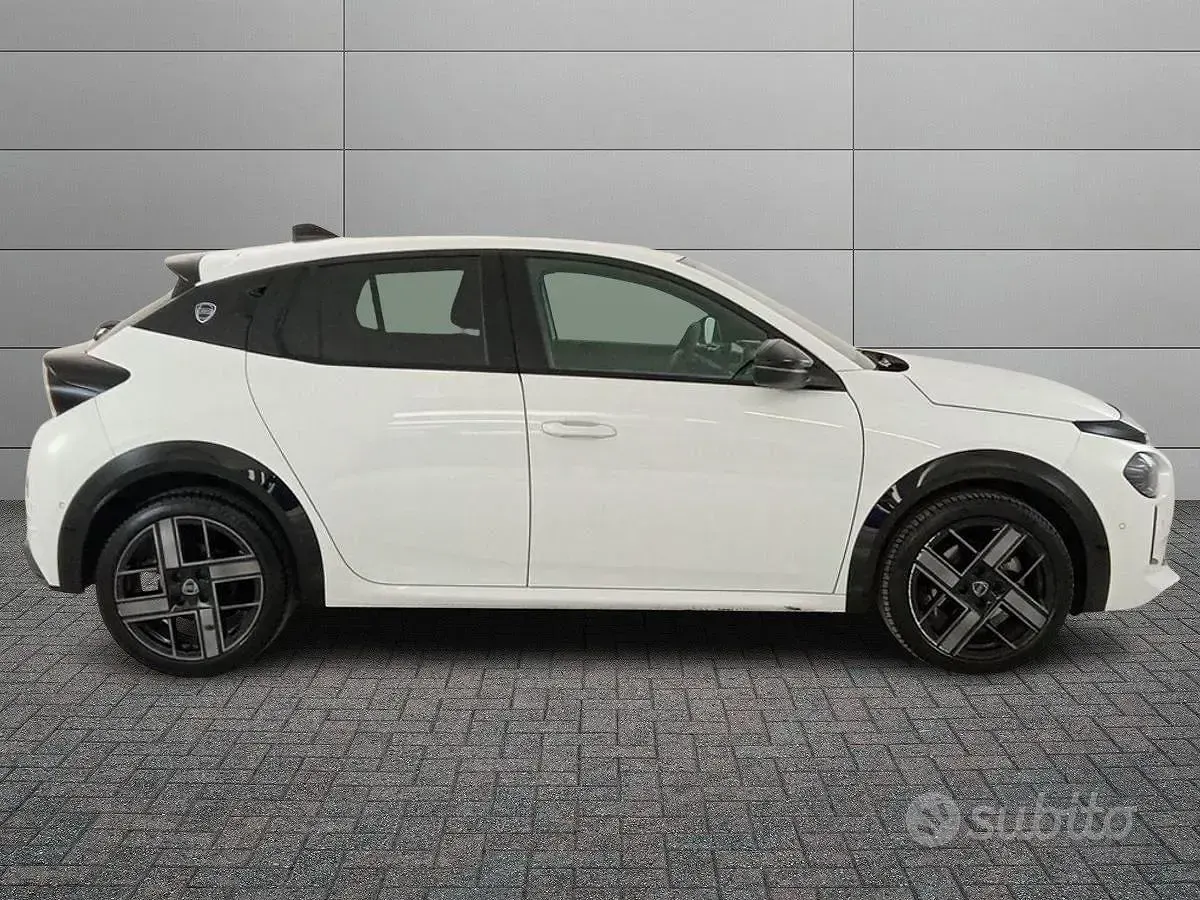 Usata Lancia Ypsilon 101 CV (74 kW) 2024 Bianco Utilitaria