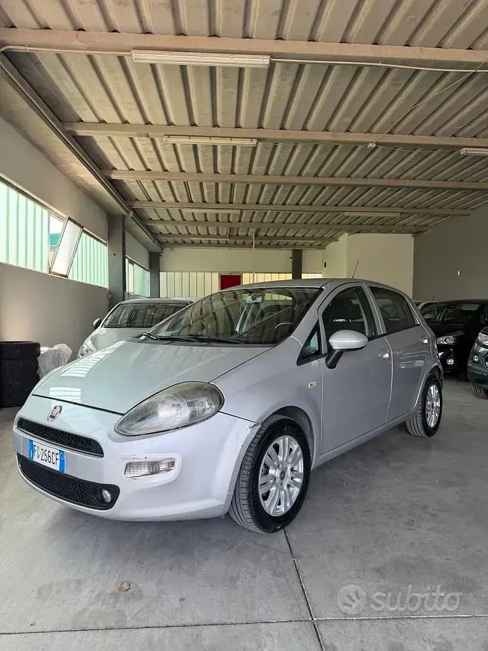 Usata Fiat Punto Lounge 77 CV (56 kW) 2016 Utilitaria