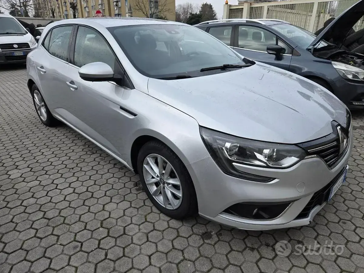 Usata Renault Mégane Zen 110 CV (80 kW) 2017 Grigio Berlina