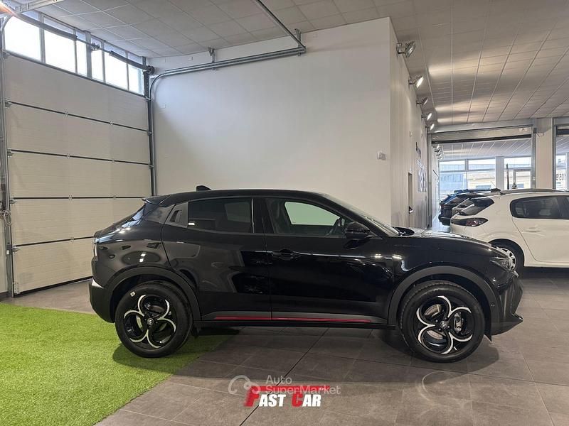 Nuova Alfa Romeo Junior Edizione Speciale 136 CV (100 kW) 2025 Nero SUV