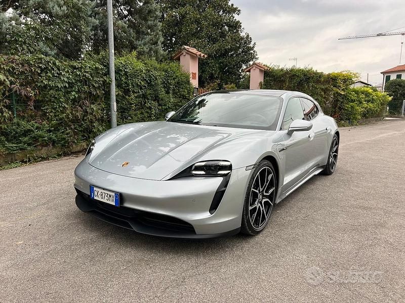 Argento Usata 2022 Porsche Taycan Sport Turismo Tre volumi | 69.800 € (Ottimo prezzo) - Immagine 1/4