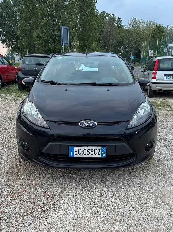 Usata Ford Fiesta 92 CV (67 kW) 2010 Nero Berlina
