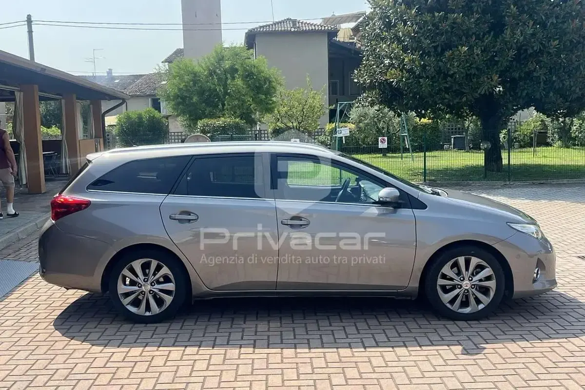 Usata Toyota Auris Touring Sports Lounge 99 CV (72 kW) 2014 Grigio Station wagon