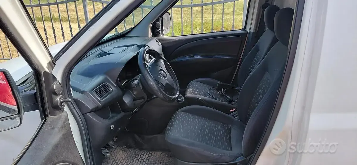Usata Opel Combo 105 CV (77 kW) 2014 Bianco Monovolume