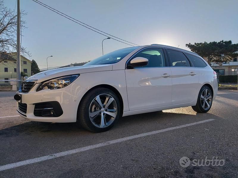 Usata Peugeot 308 GT-line 120 CV (88 kW) 2016 Station wagon