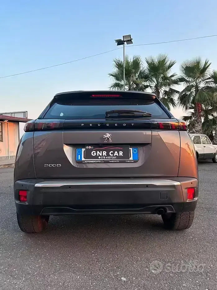 Usata Peugeot 2008 Allure 110 CV (80 kW) 2022 Grigio SUV