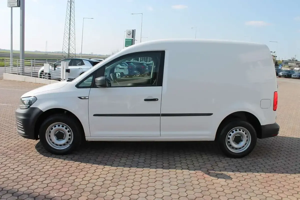 Usata VW Caddy Business 110 CV (80 kW) 2021 Bianco puro Monovolume