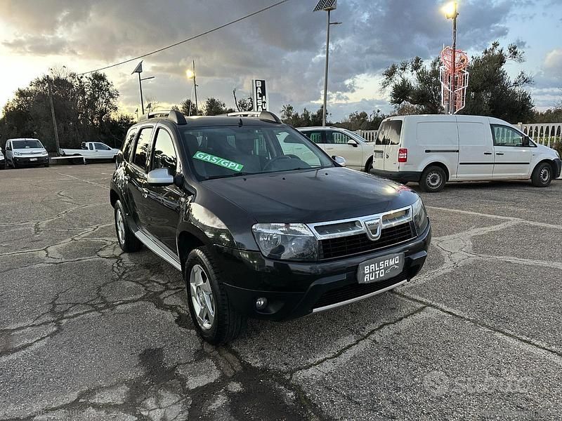 Usata Dacia Duster Lauréate 110 CV (80 kW) 2013 Nero SUV