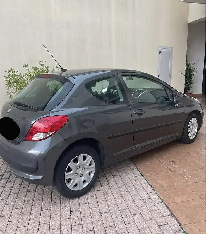 Usata Peugeot 207 Tendance 73 CV (53 kW) 2010 Utilitaria