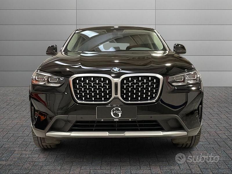 Begagnad BMW X4 Comfort Edition 190 HK (139 kW) 2023 Svart SUV